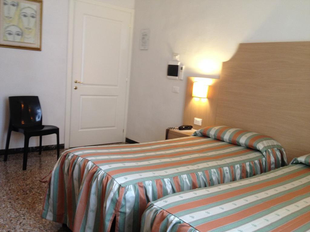 Albergo Giugni Прато Екстер'єр фото