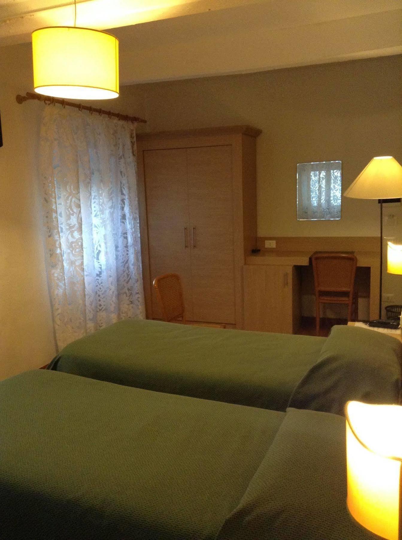 Albergo Giugni Прато Екстер'єр фото